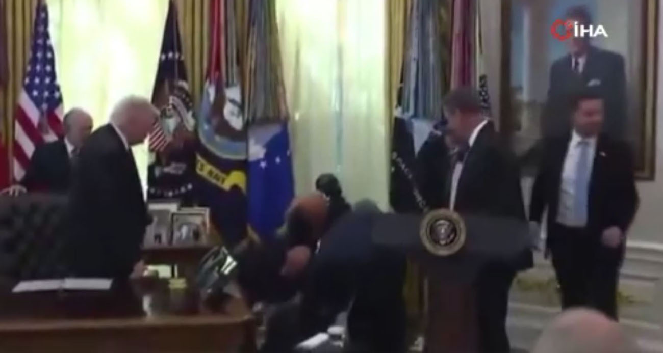 BEYAZ SARAY’DAKİ BASIN TOPLANTISINDA KORKU DOLU ANLAR