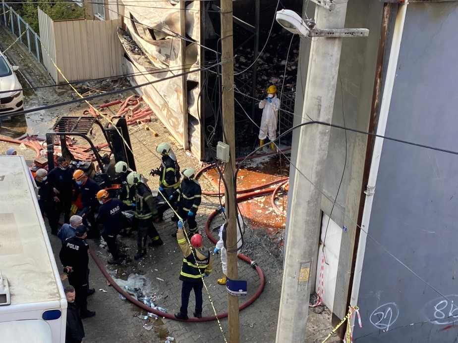 YANGINDA HAYATINI KAYBEDEN 6 KİŞİNİN CANSIZ BEDENİ MORGA KALDIRILDI