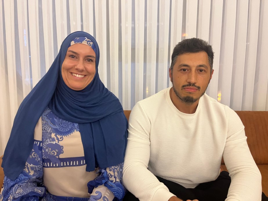 KOCASININ YAŞAM TARZINDAN ETKİLENEN ALMAN JESSİCA, MÜSLÜMAN OLDU 