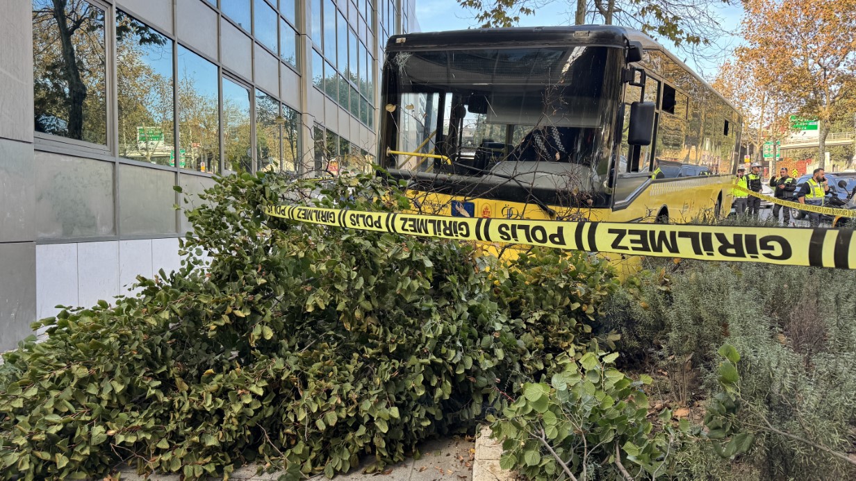 BEŞİKTAŞ’TA İETT ŞOFÖRÜ SEYİR HALİNDEYKEN KALP KRİZİ GEÇİRDİ