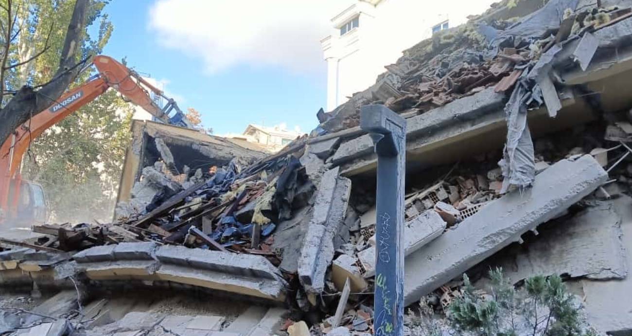 ANKARA’DA YIKIM ÇALIŞMASI GERÇEKLEŞTİREN BİNADA ÇÖKME MEYDANA GELDİ