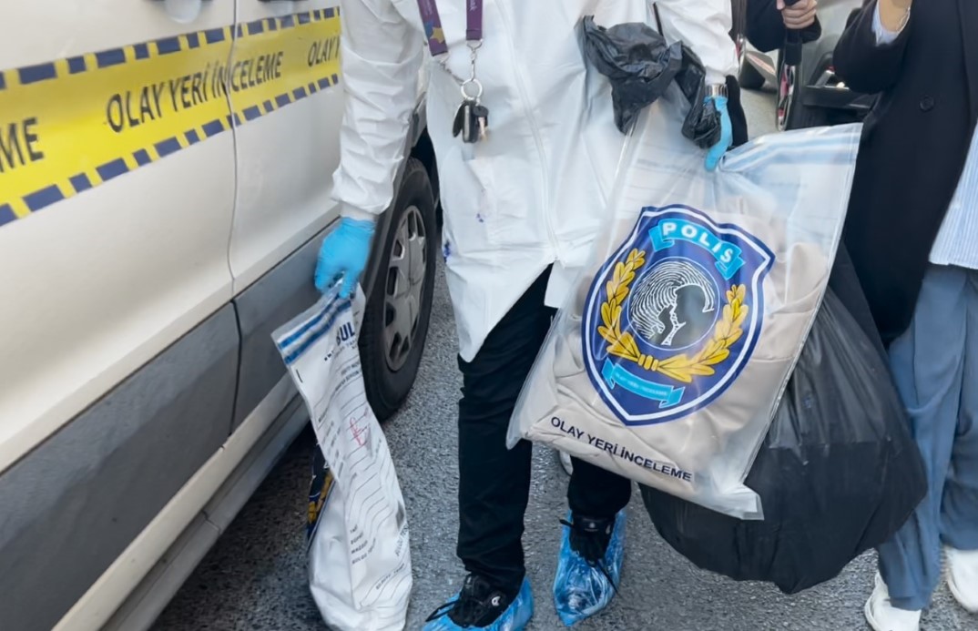 BÖCEK AİLESİNİN KALDIĞI FATİH’TEKİ OTELDE YENİ GELİŞME: ODADAKİ EŞYALARI İNCELEMEYE GÖTÜRÜLDÜ