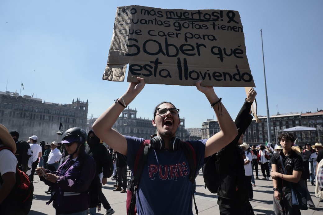 MEKSİKA’DA HÜKÜMET KARŞITI PROTESTO: 100’Ü POLİS 120 YARALI