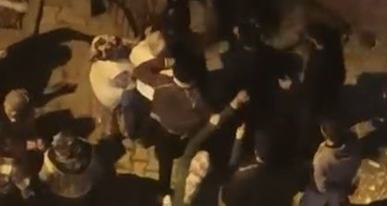 ARNAVUTKÖY’DE ’SES’ TARTIŞMASI SOPALI KAVGAYA DÖNÜŞTÜ