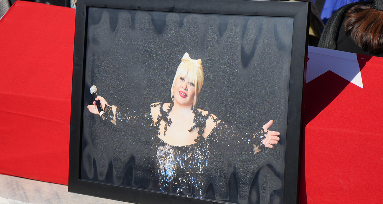 ÜNLÜ SANATÇI MUAZZEZ ABACI SON YOLCULUĞUNA UĞURLANDI