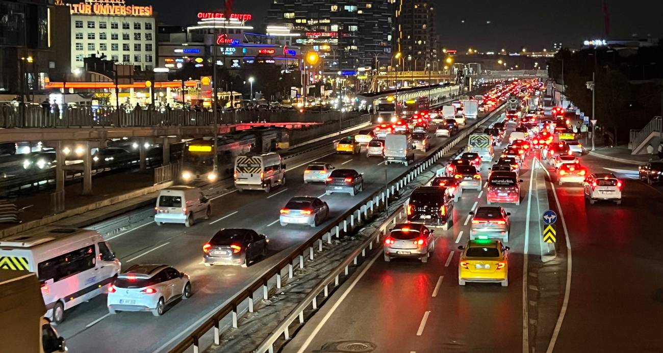 İSTANBUL’DA TRAFİK YOĞUNLUĞU YÜZDE 83’E ULAŞTI 