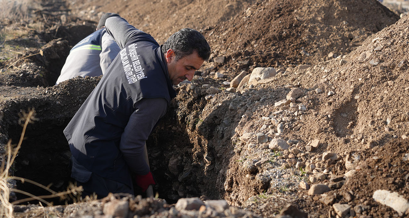 ERZURUM’DA KIŞ ÖNCESİ MEZAR HAZIRLIĞI