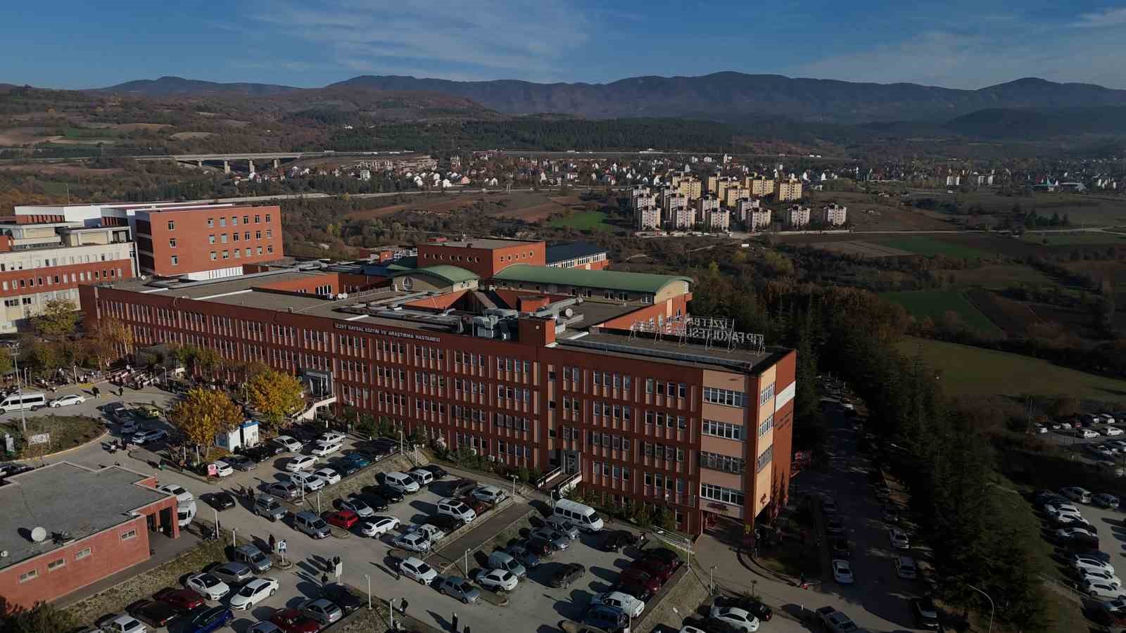 BOLU’DA 14 ÖĞRENCİ YEMEKTEN ZEHİRLENME ŞÜPHESİYLE HASTANEYE BAŞVURDU 