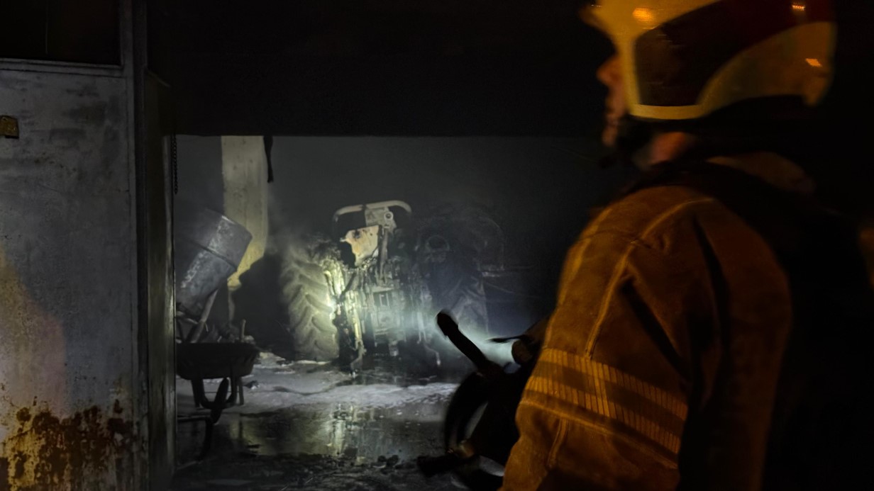 BURSA’DA ÜÇ KATLI BİNADA ÇIKAN YANGIN PANİĞE NEDEN OLDU 