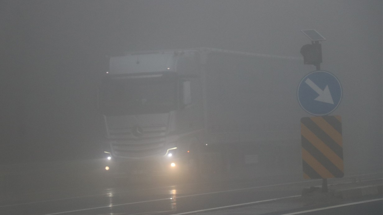 BOLU DAĞI’NDA GÖZ GÖZÜ GÖRMÜYOR: GÖRÜŞ MESAFESİ 25 METREYE DÜŞTÜ 