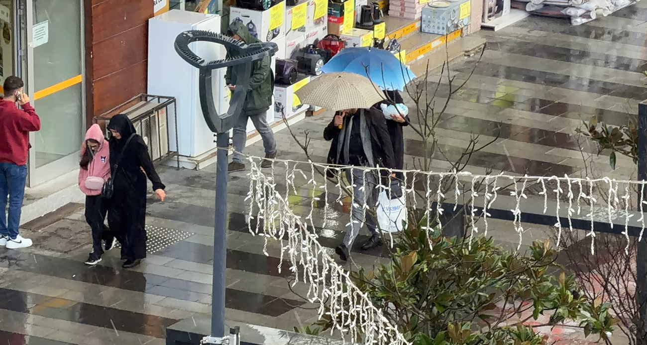 ARNAVUTKÖY’DE DOLU YAĞIŞI ETKİLİ OLDU 