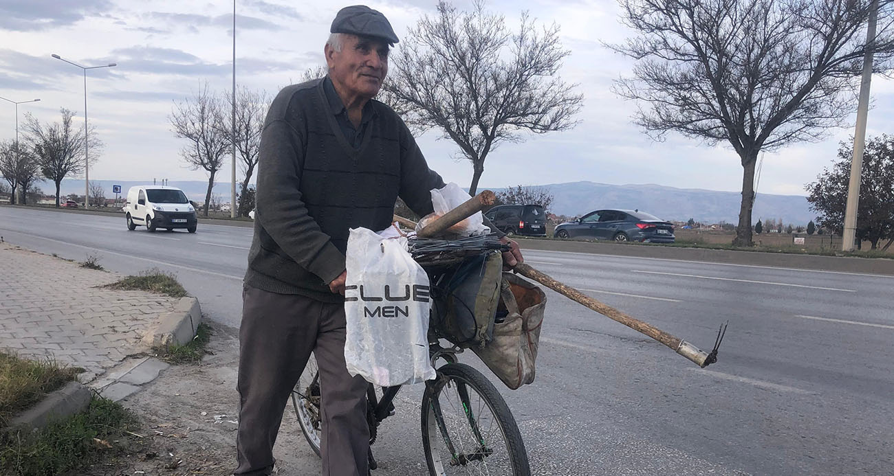 84 YAŞINDA PEDAL ÇEVİREREK GEÇİMİNİ SAĞLIYOR 