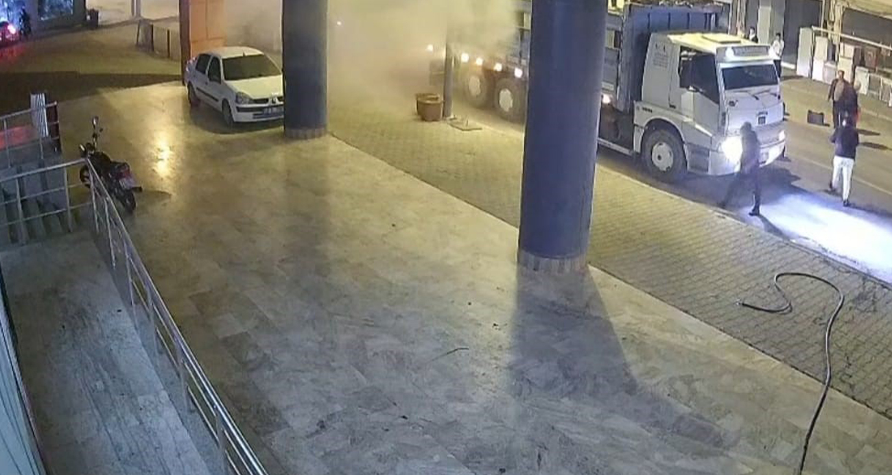 SEYİR HALİNDEKİ KAMYONUN KASASI ALEV ALDI 