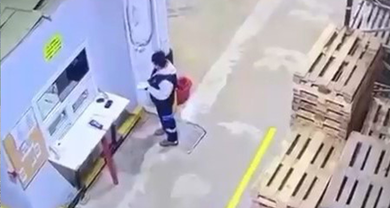 PALETLERİN ALTINDA KALMAKTAN SON ANDA KURTULDU 