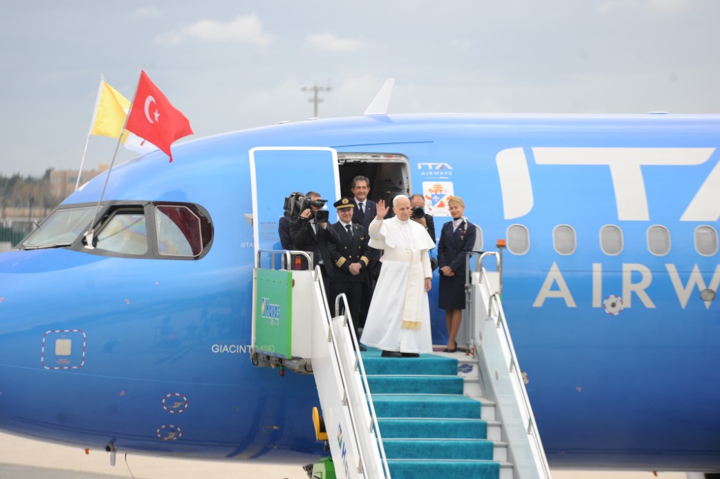 PAPA 14. LEO, TÜRKİYE’DEN AYRILDI 