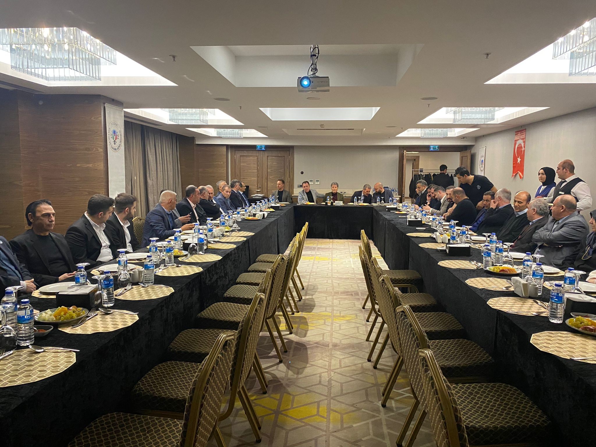 KAYSERİDEKİ YOZGATLI AKADEMİSYENLER, BÜROKRATLAR VE İŞ ADAMLARI ARABAŞI GECESİNDE BULUŞTU