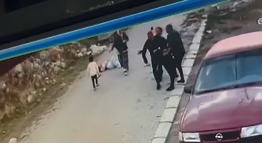 ÇEKEREKTE KANLI OLAY : BOŞANMA AŞAMASINDAKİ EŞİNİ BIÇAKLADI 