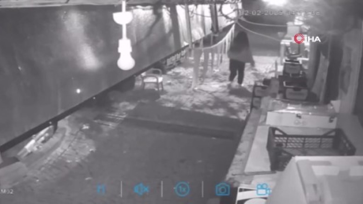 SANDALYEDE OTURURKEN BIÇAKLANARAK ÖLDÜRÜLMÜŞTÜ: 17 YAŞINDAKİ SANIĞA 20 YIL HAPİS 