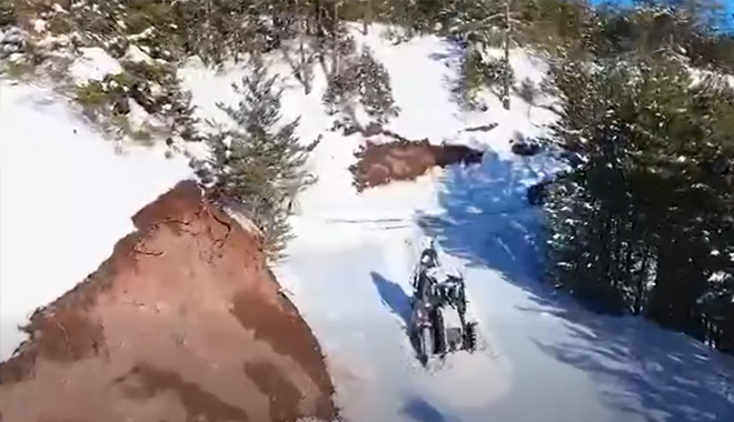 AKDAĞMADENİ’NDE KARDAN KAPANAN 77 KÖY YOLU ULAŞIMA AÇILDI