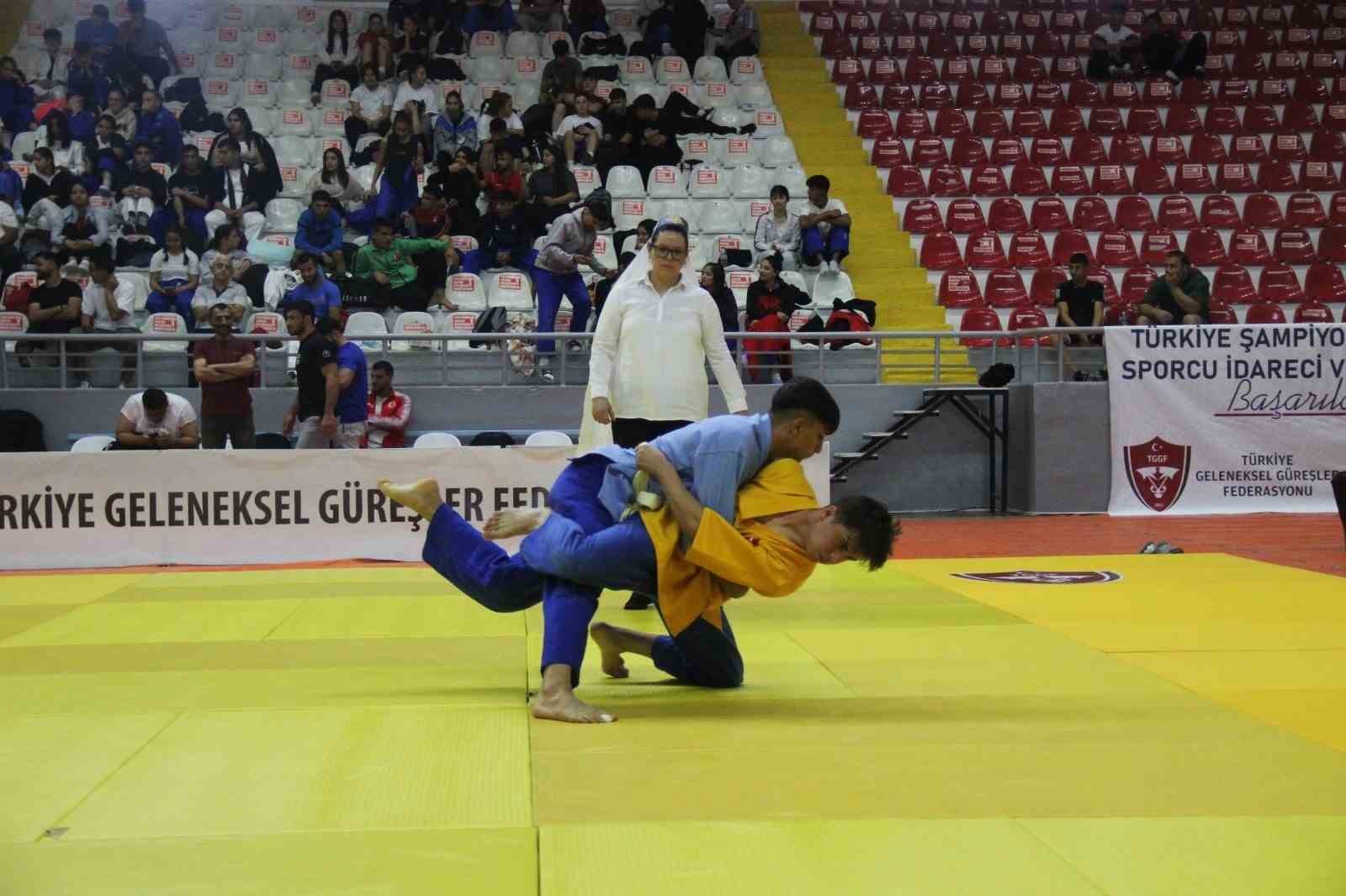 YOZGAT'TA 450 SPORCUNUN KATILACAĞI GENÇLER GÜREŞ MÜSABAKALARI BAŞLADI