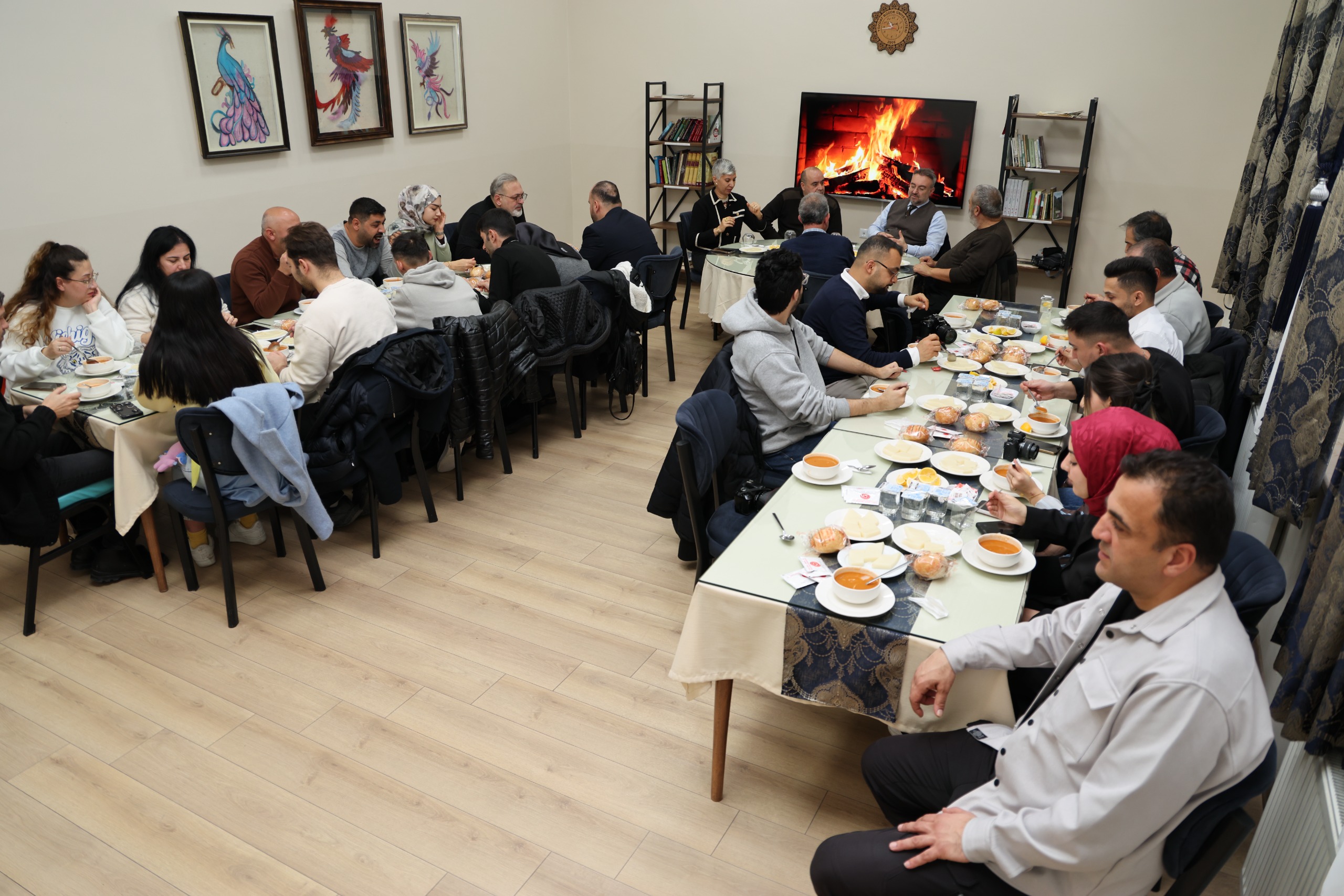 REKTÖR’DEN YEREL GAZETECİLERE ’10 OCAK’ NEDENİYLE ARABAŞI ZİYAFETİ