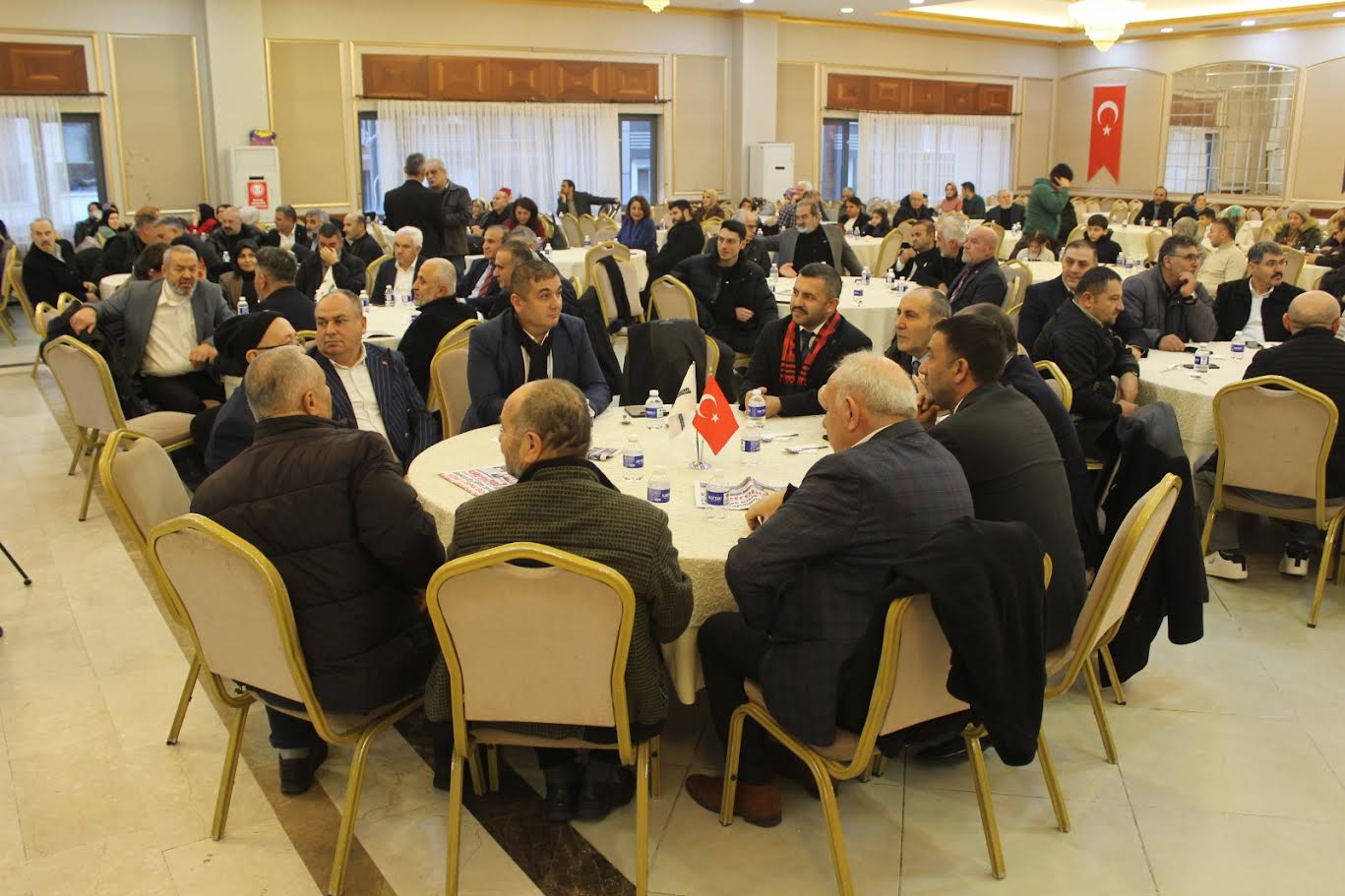 İSTANBULDAKİ AKDAĞMADENİLİLER 6. ARABAŞI PROĞRAMINDA BULUŞTU