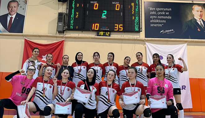 YOZGAT SPOR LİSESİ KIZ HENTBOL TAKIMI FİNAL YOLUNDA