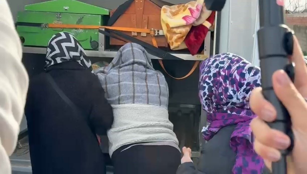 ANNEDEN EN ACI VEDA: ELİF KUMAL SON YOLCULUĞUNA UĞURLANDI 