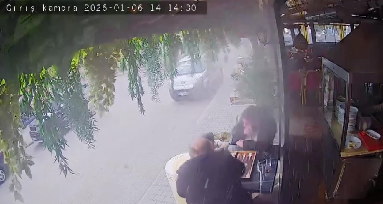 KLİMA BORUSU BOMBA GİBİ PATLADI: MÜŞTERİLER SOKAĞA KAÇTI