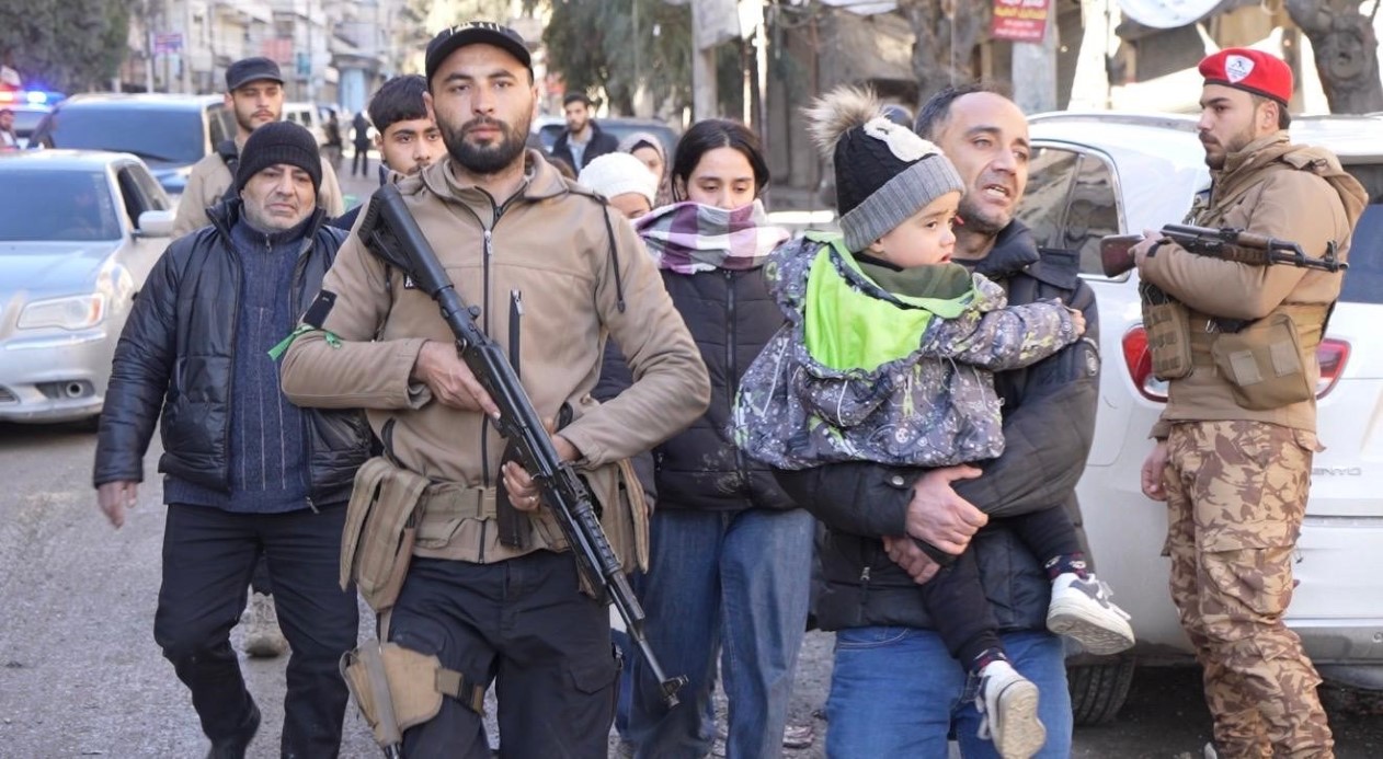 SURİYE GÜÇLERİ, ŞEYH MAKSUD'DA SDG'NİN CANLI KALKAN OLARAK KULLANDIĞI SİVİLLERİ KURTARDI 