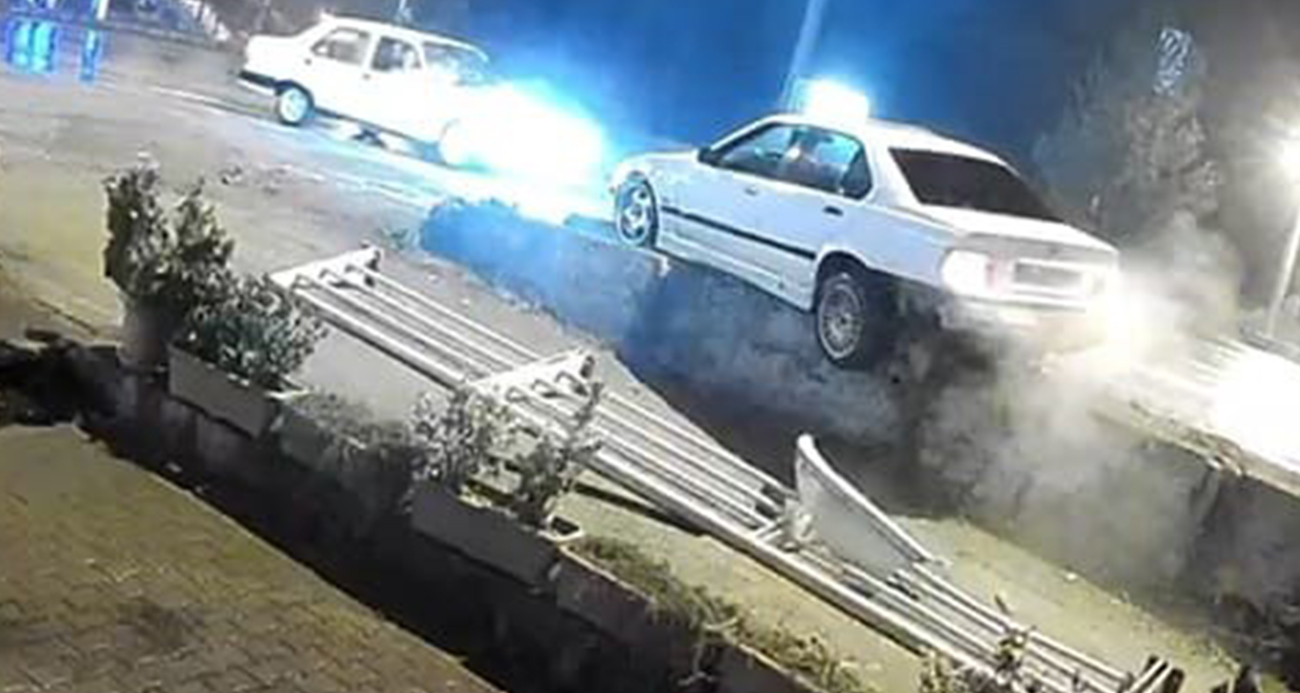 KAZA YAPINCA ARACINI BIRAKIP GİTTİ, O ANLAR KAMERAYA YANSIDI 