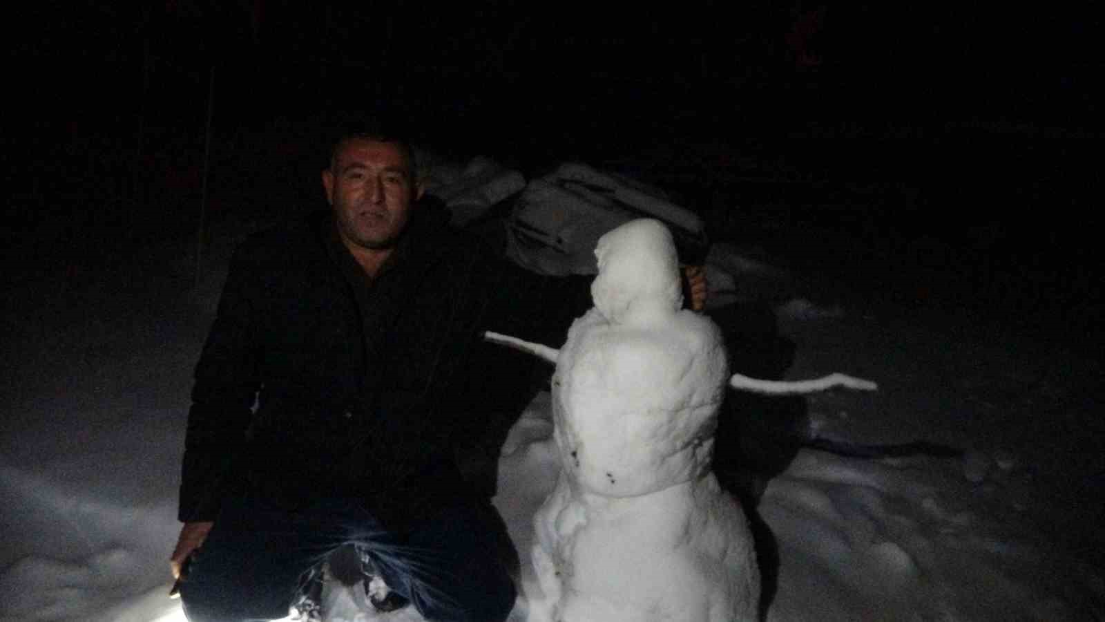 YOZGAT’TA KAR YAĞIŞI YÜZLERİ GÜLDÜRDÜ 