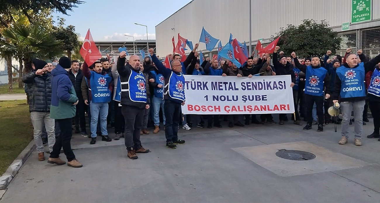 BURSA’DA OTOMOTİV İŞÇİLERİNİN EYLEMİ SÜRÜYOR, MESS TEKLİFİ GÜNCELLEDİ