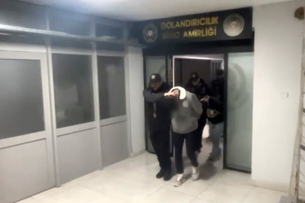 İZMİR’DE 15 MİLYONLUK ‘SAHTE UZLAŞTIRMACI’ VURGUNU: 15 TUTUKLAMA 