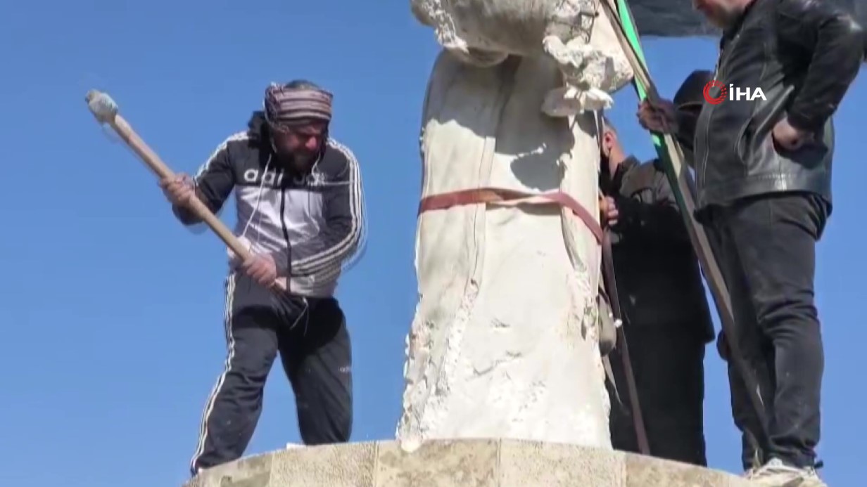 RAKKA’DA SDG’YE AİT HEYKELLER YERLE BİR EDİLDİ 