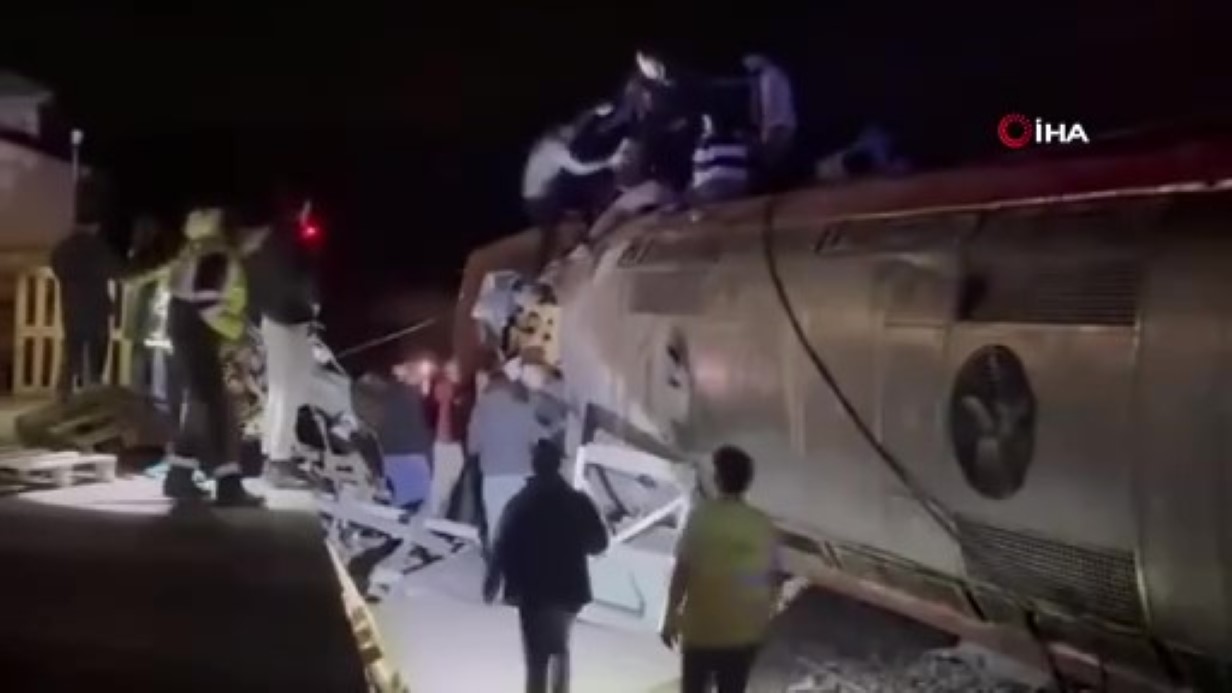 İSPANYA’DAKİ TREN KAZASINDA CAN KAYBI 39’A YÜKSELDİ 