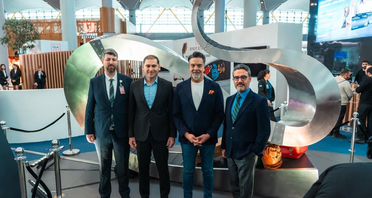 SANATÇI BEYAZIT ÖZTÜRK’TEN İGA İSTANBUL HAVALİMANI’NDA "ŞEYLER" SERGİSİ