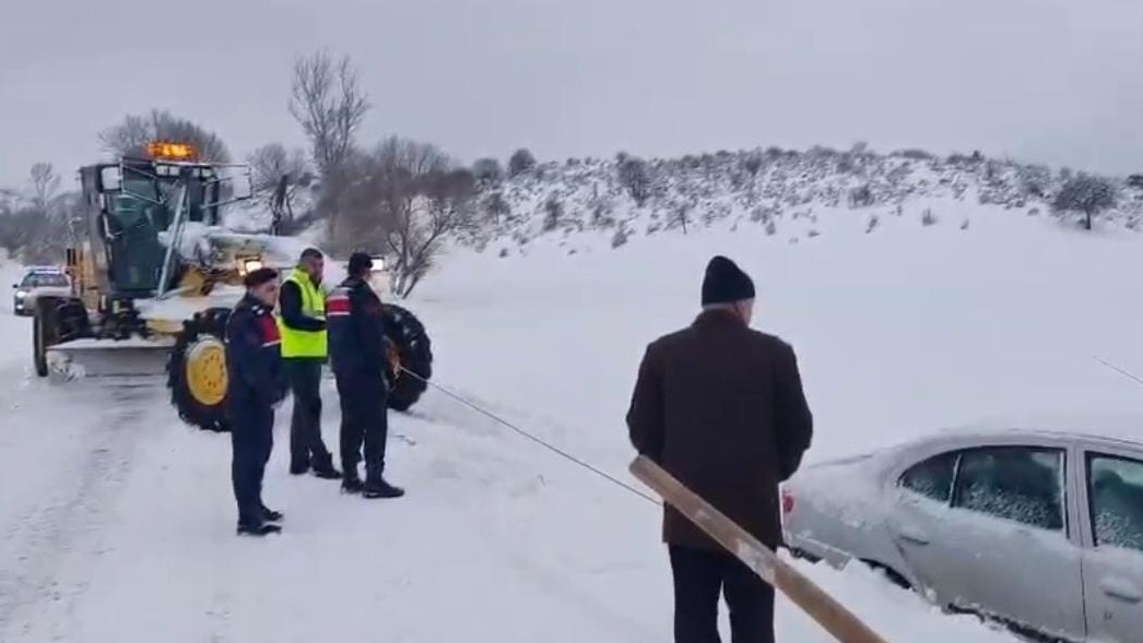 YOZGAT’TA KARLA MÜCADELE ARALIKSIZ SÜRÜYOR