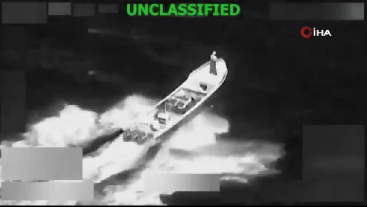 ABD’DEN UYUŞTURUCU TAŞIDIĞI BELİRLENEN BİR TEKNEYE DAHA SALDIRI: 2 NARKO-TERÖRİST ÖLDÜRÜLDÜ