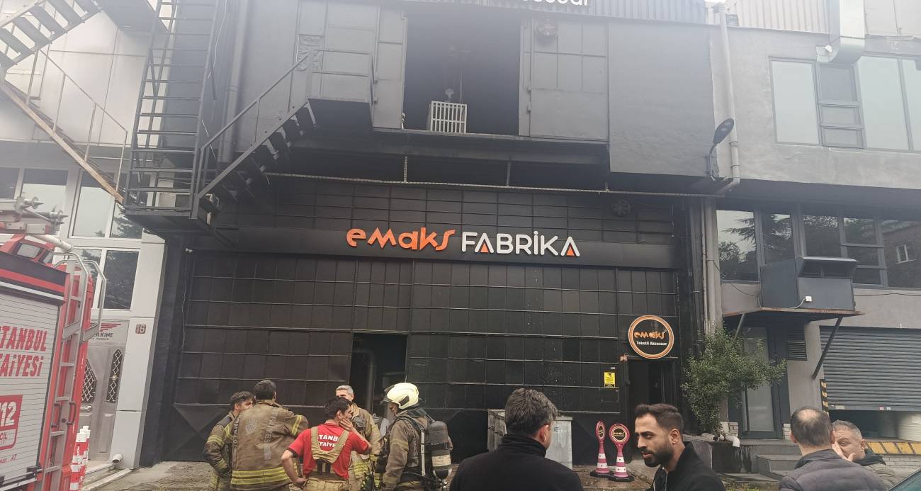 BAHÇELİEVLER’DE POLYESTER FABRİKASINDA KORKUTAN YANGIN