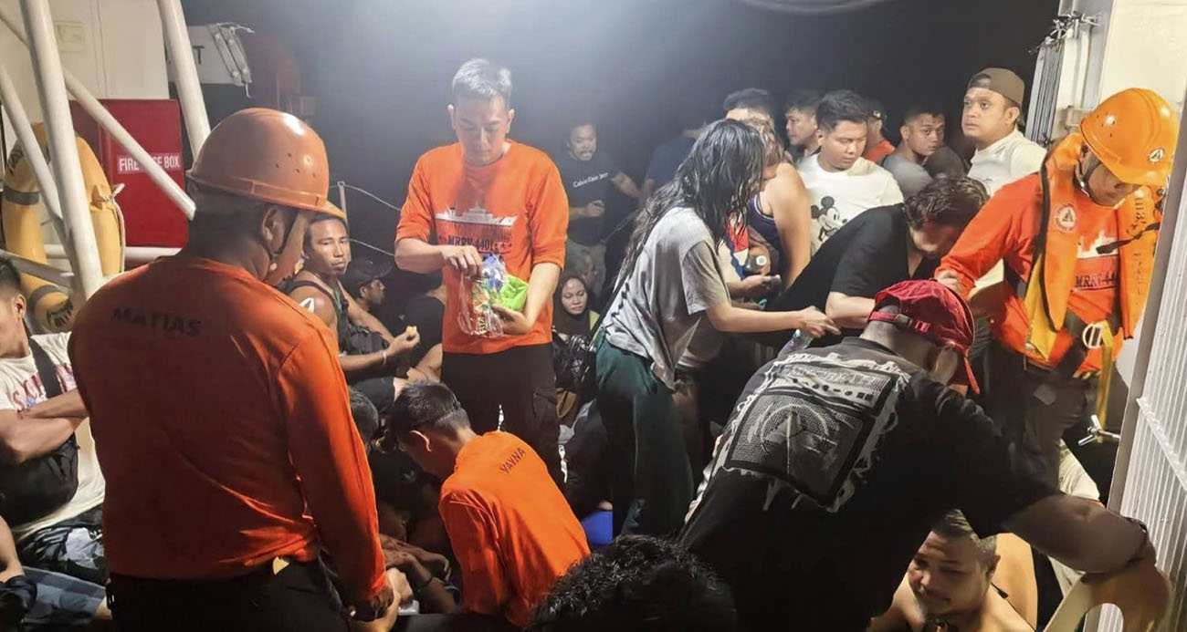 FİLİPİNLER’DE FERİBOT BATTI: 15 ÖLÜ, 43 KAYIP