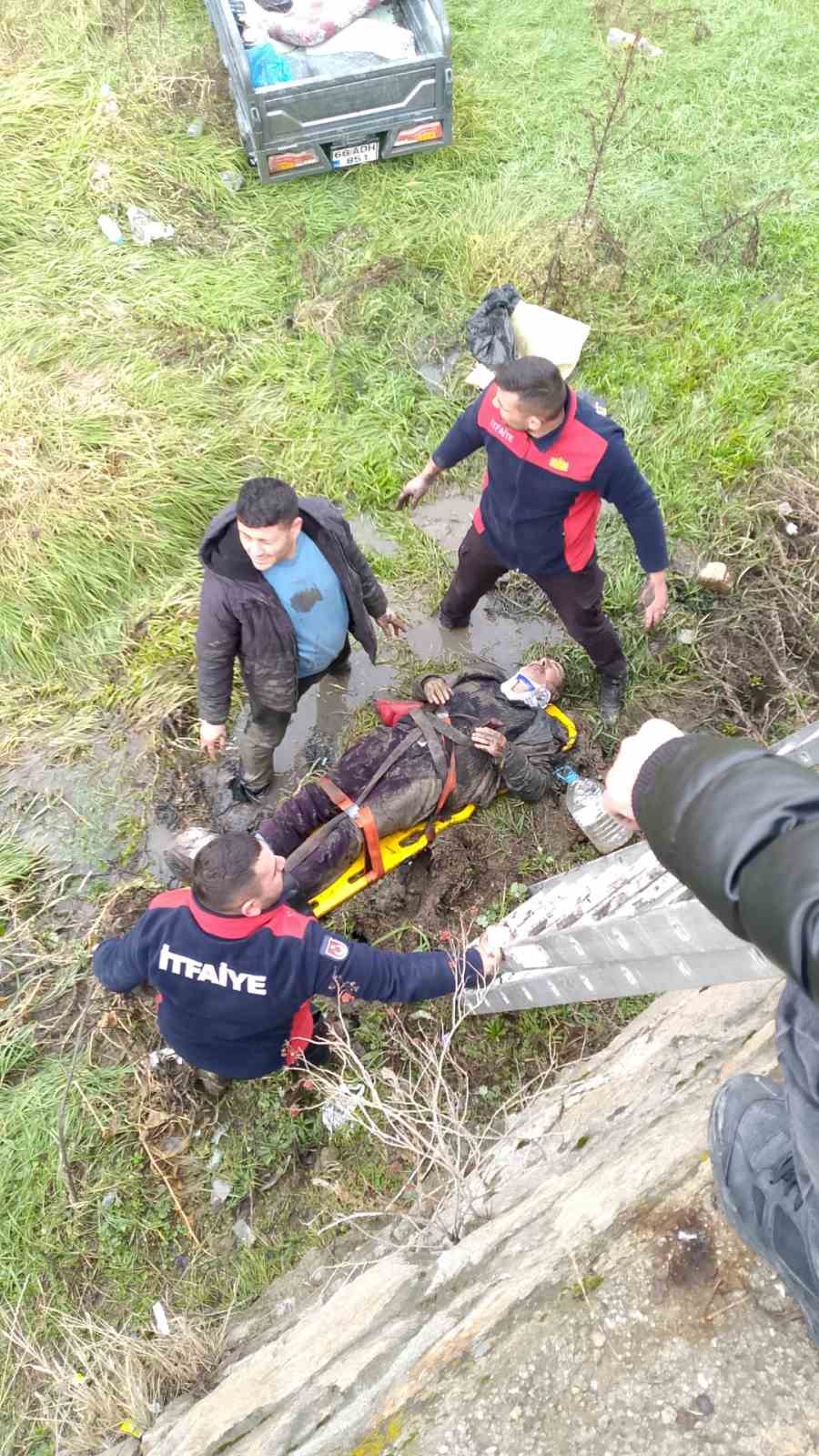 DERE YATAĞINA DÜŞEN VATANDAŞ KURTARILDI 