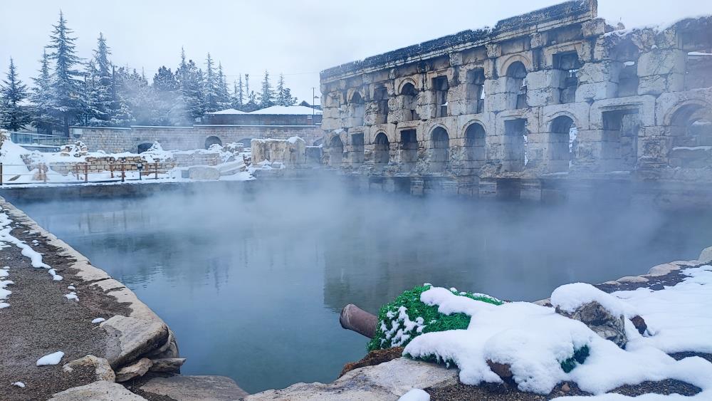 SARIKAYADAKİ ROMA HAMAMINDA BUHARLA SÜSLENEN MASALSI GÖRÜNTÜLER