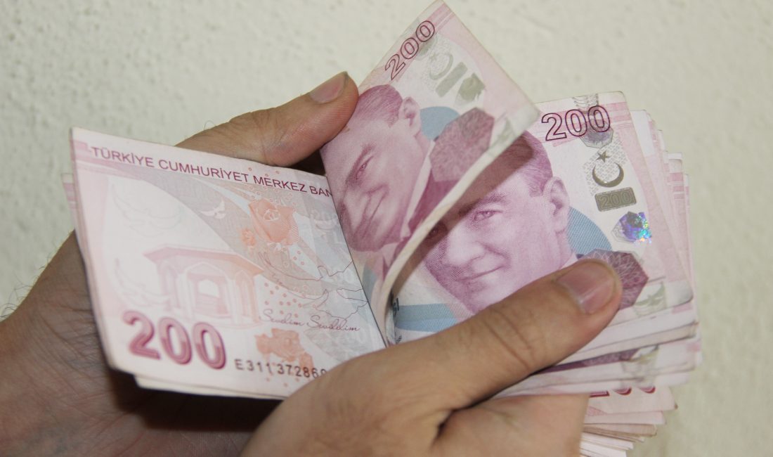 EMEKLİLERİN ZAM FARKLARI BUGÜN ÖDENİYOR