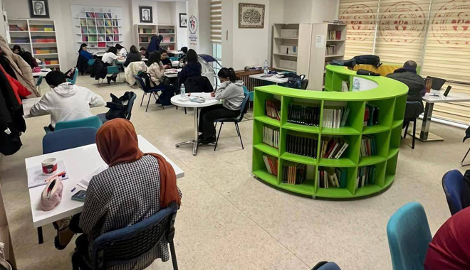 YOZGAT’TA ÖĞRENCİLER, TATİLLERİNİ GENÇLİK MERKEZLERİNDE GEÇİRİYOR