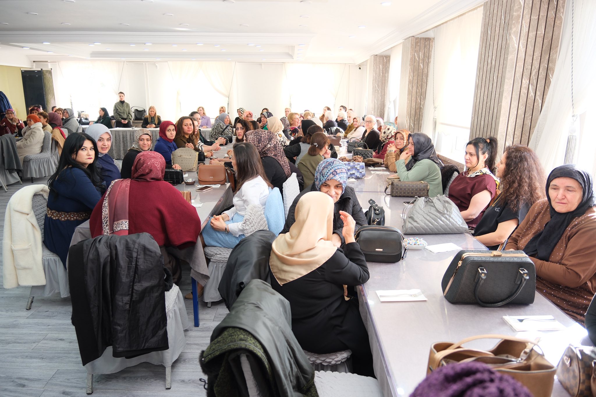 ÜRETİCİ KADINLARDAN BÜROKRAT EŞLERİYLE BİRLİKTELİK PROĞRAMI