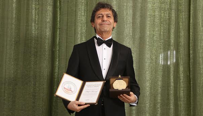 ÜNLÜ YAZAR MANAF’A 2025 İNTERNATİONAL PEACE PRİZE ÖDÜLÜ