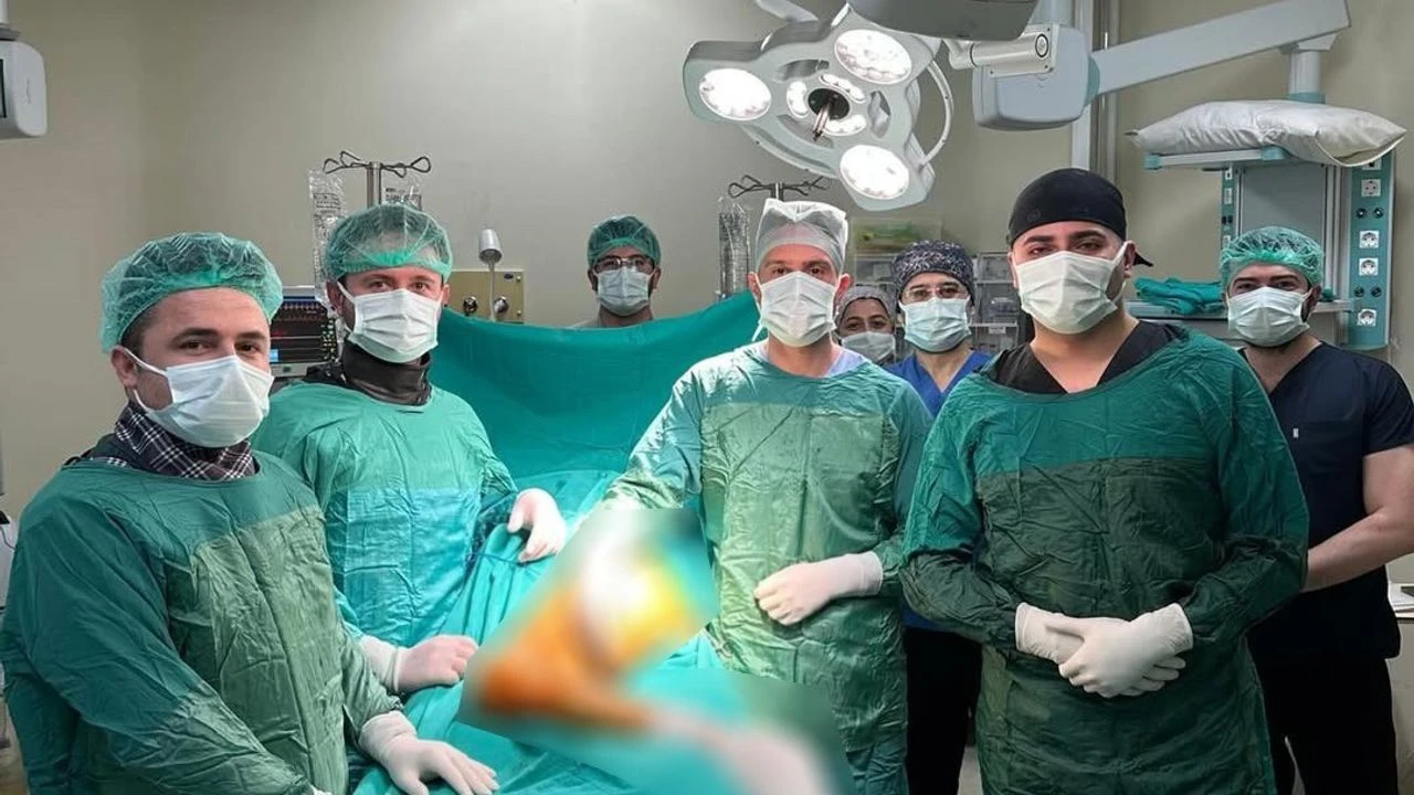 KALÇA KEMİĞİ KIRIK HASTAYI AMELİYATLA AYAĞA KALDIRDILAR