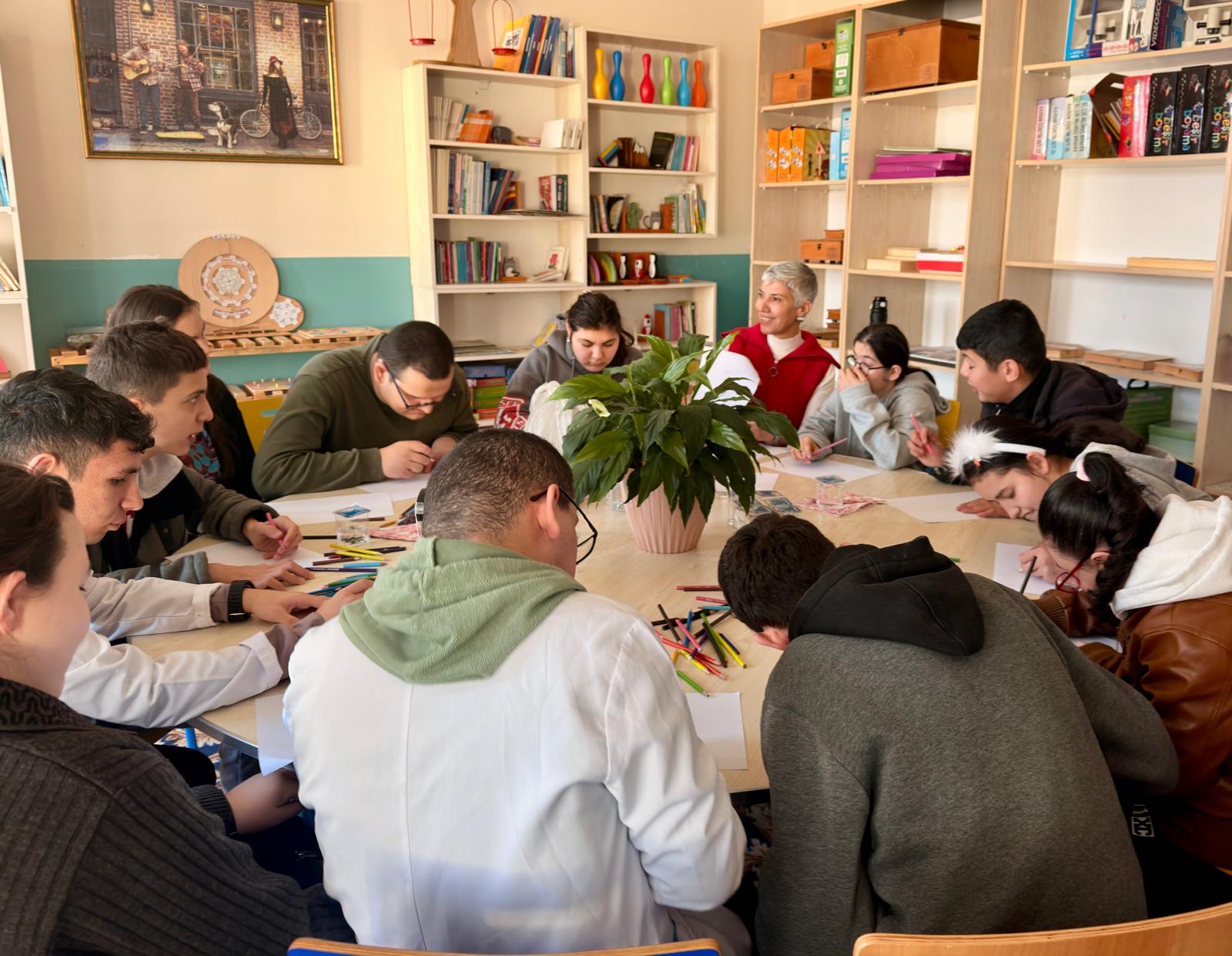 BİLİM KAFEDE BU KEZ ‘ÖZGÜVEN VE KİŞİLERARASI İLETİŞİM’ KONUŞULDU