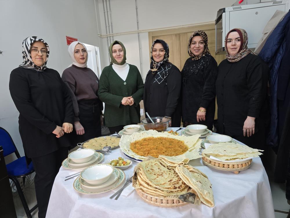 SORGUNLU HANIMLAR KURSLARDA ÖĞRENDİKLERİYLE SOFRALARA LEZZET KATIYORLAR